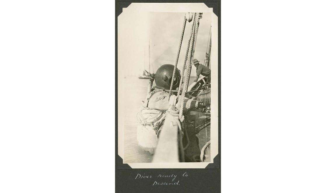 Pearl diver ready to descend into the water