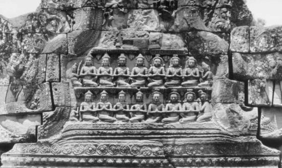 stone carvings, two rows of Buddhas