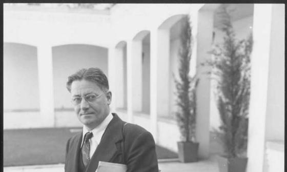 black and white photograph of Sir Howard Florey