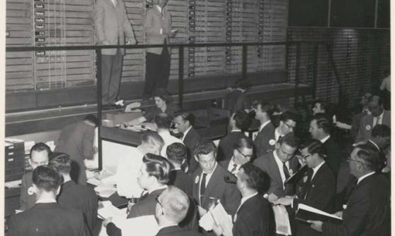 Black and white photo of men in the Sydney Stock Exchange, 1960