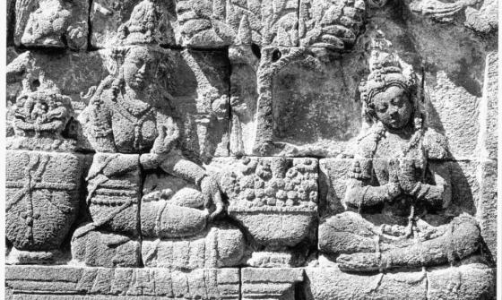 A rock sculpture with 2 figures 