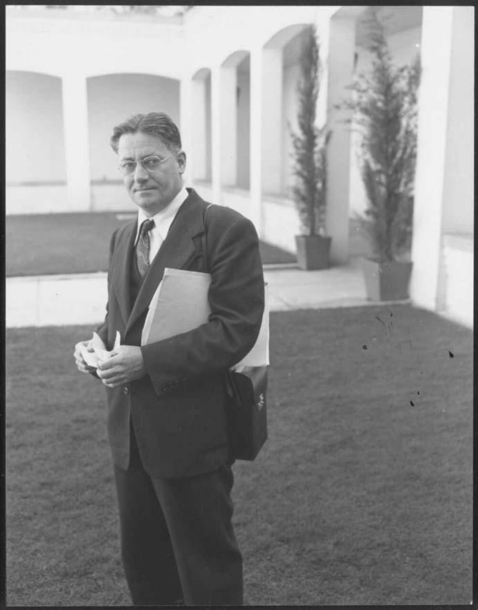 black and white photograph of Sir Howard Florey