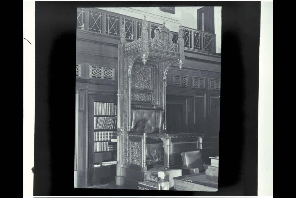 Old black and white phot of the Speaker's Chari presented by the British House of Commons