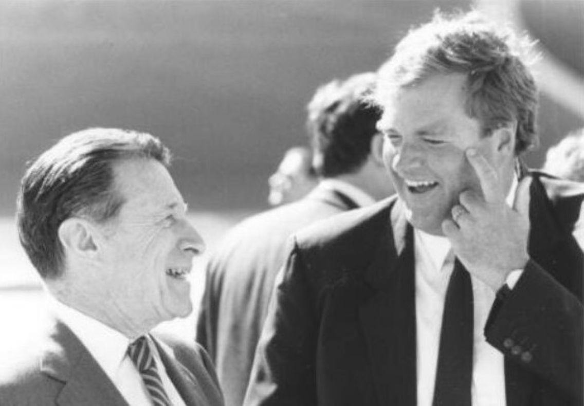 Two men talking with each other, Kim Beazley and Caspar Weinberger