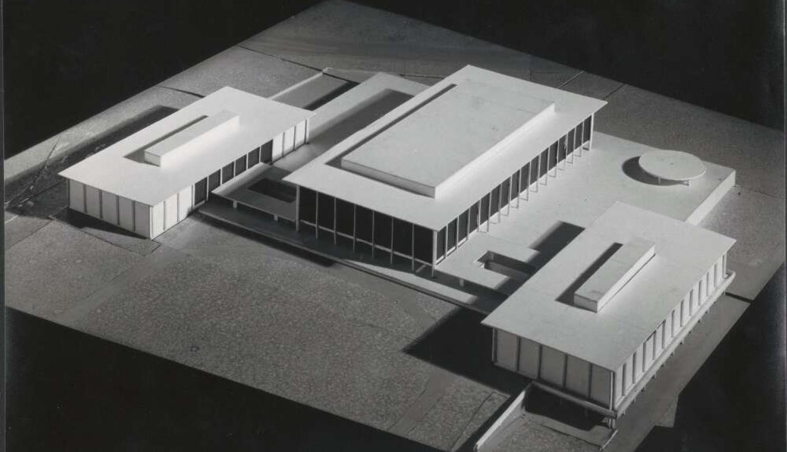 Simple model of three rectangular, connected buildings with columns and flat rooves.