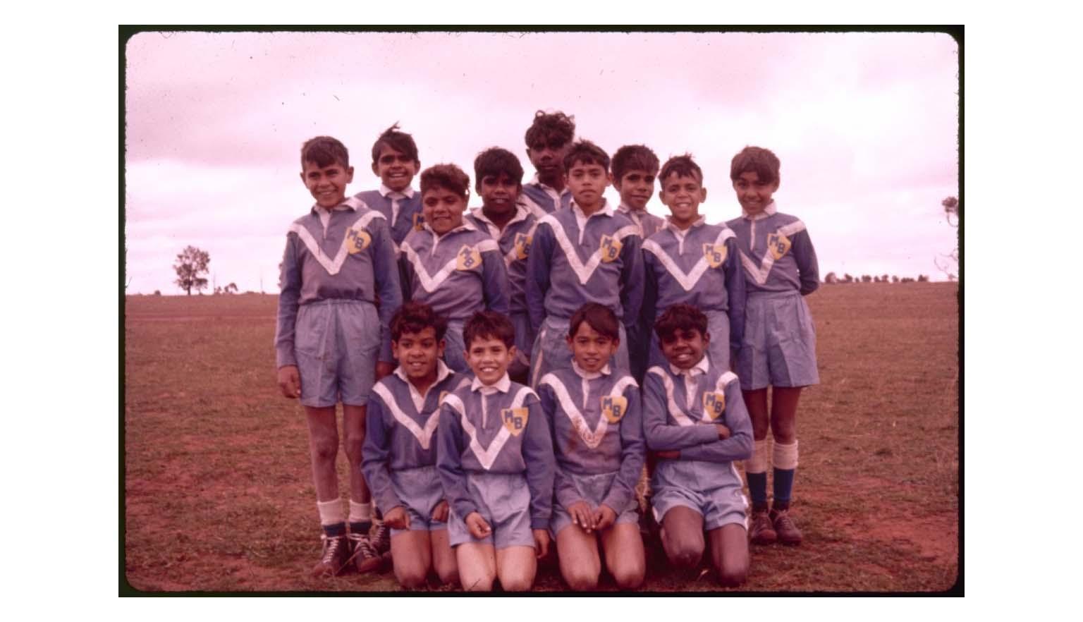 Photo of indigenous team Murrin Bridge 6 stone 7s football team, New South Wales, July 1961