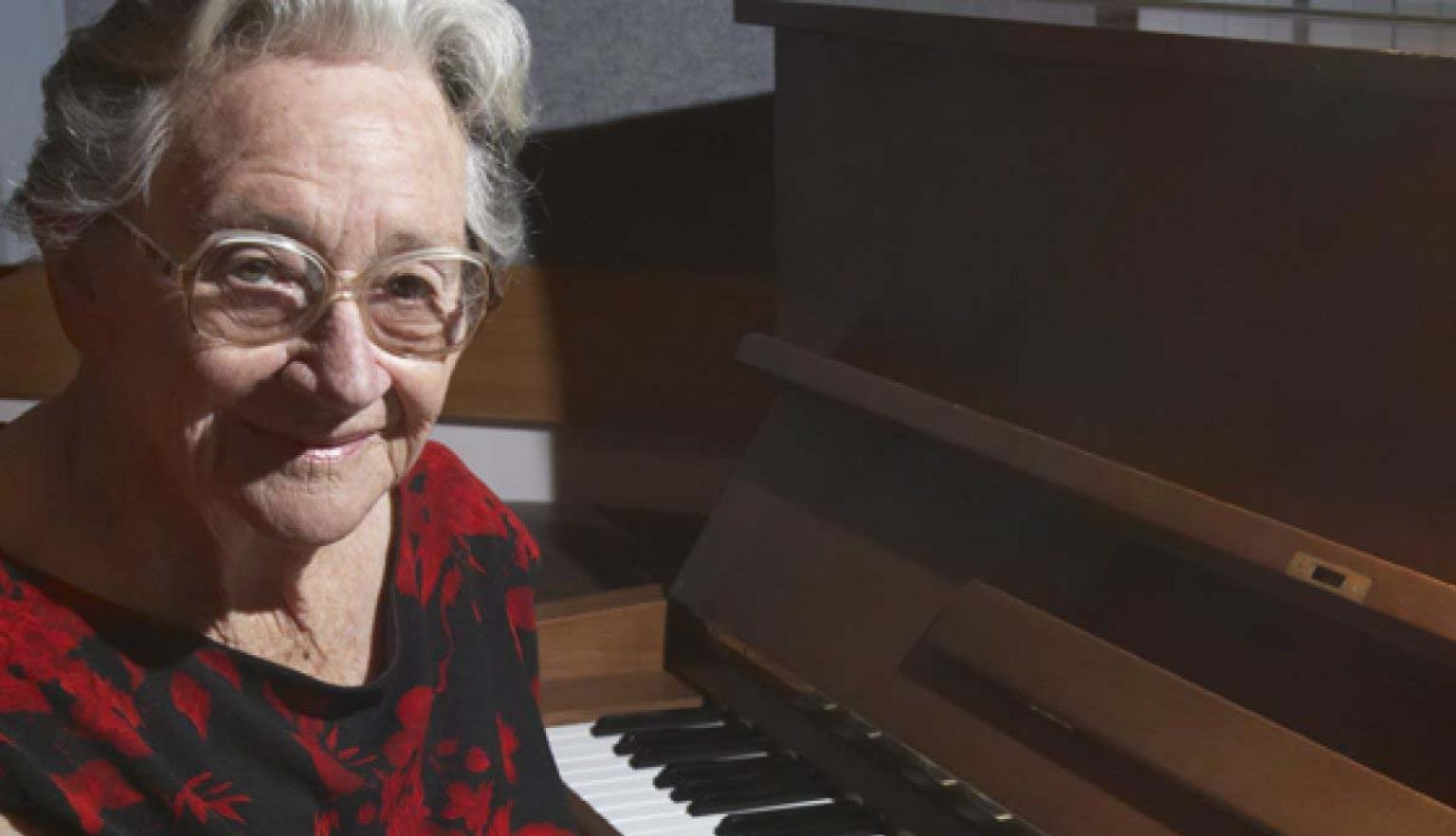 Portrait photo of Lola Wright