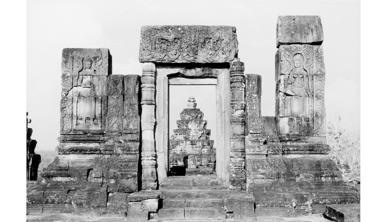 Phnom Bakheng, door of north-east sanctuary