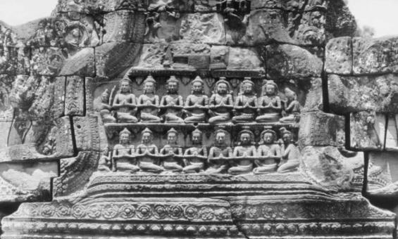 stone carvings, two rows of Buddhas